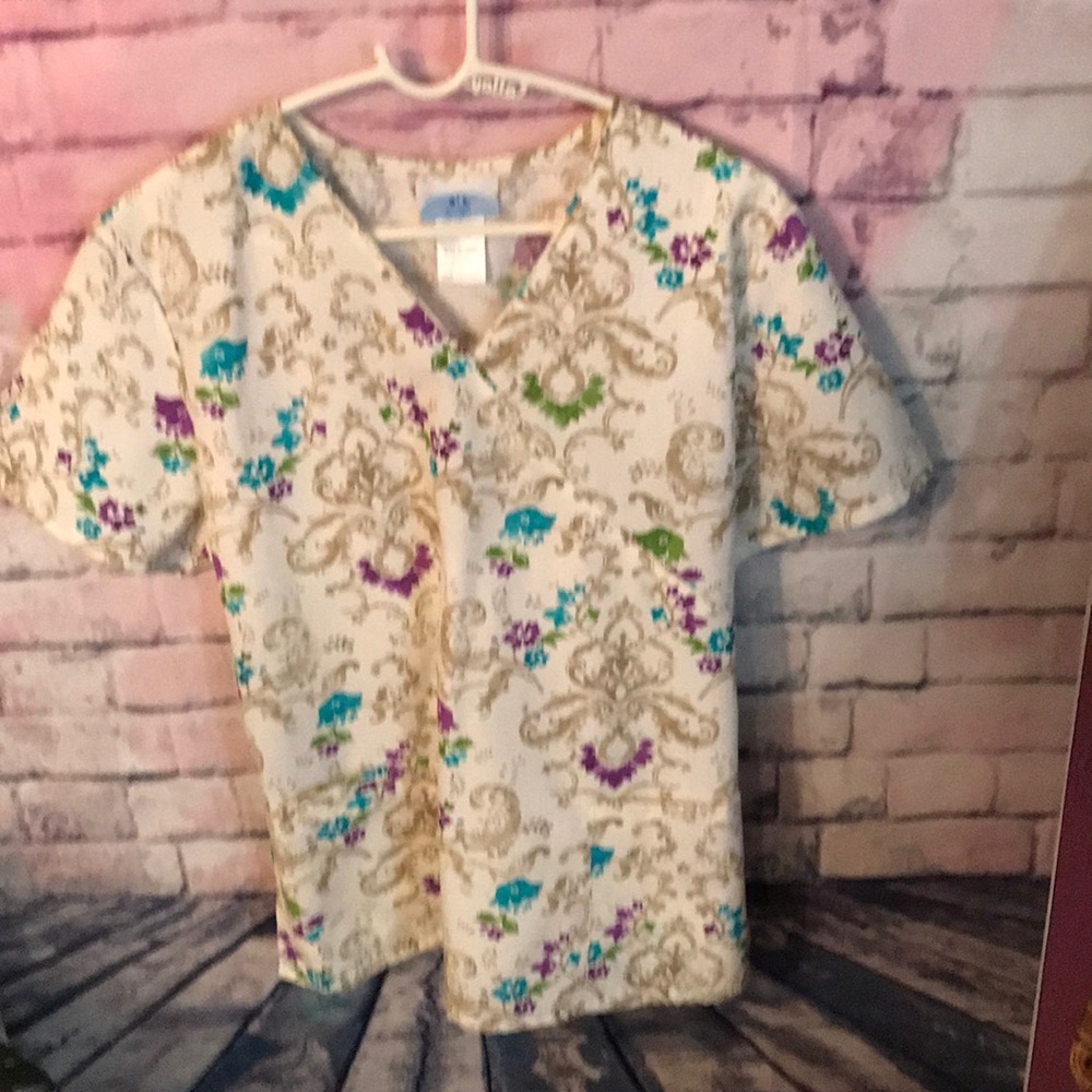 NWOT Scrub top top  M